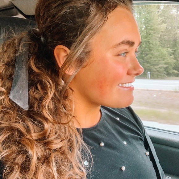 πΌ Meet your Posher, Grace π - Picture 2 of 3